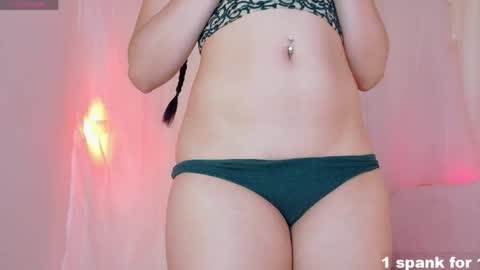Snapshot of sweet_carine chatting on 05/10/26, 08:30 camil online show from 05/10/26, 08:30