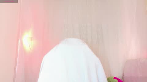Snapshot of sweet_carine chatting on 05/11/26, 05:54 camil online show from 05/11/26, 05:54