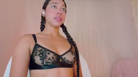 Snapshot of sweet_carine chatting on 06/09/26, 10:27 camil online show from 06/09/26, 10:27