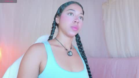 Snapshot of sweet_carine chatting on 06/10/26, 02:05 camil online show from 06/10/26, 02:05