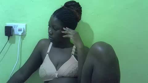 sweet_cherie1 online show from 04/21/26, 05:28