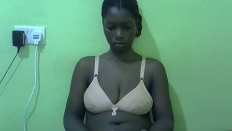 sweet_cherie1 online show from 04/22/26, 07:22