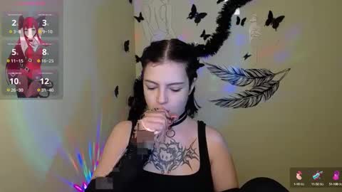 Snapshot of sweet_cherryg chatting on 01/22/25, 01:21 Ivy online show from 01/22/25, 01:21