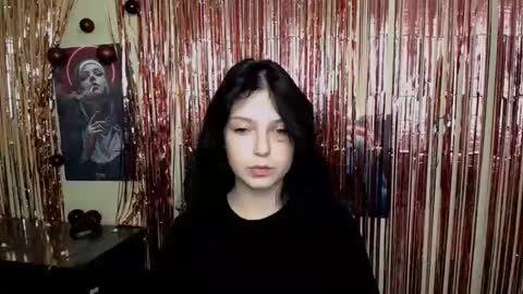 Snapshot of sweet_cherryg chatting on 09/18/25, 12:29 Ivy online show from 09/18/25, 12:29
