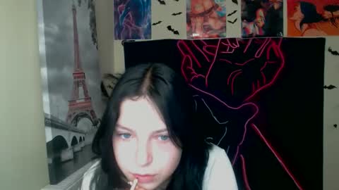 Snapshot of sweet_cherryg chatting on 10/03/25, 06:54 Ivy online show from 10/03/25, 06:54