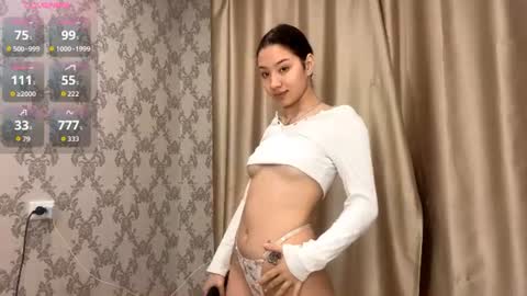 Snapshot of sweet_ember chatting on 06/18/26, 03:29 Hot heart Kely online show from 06/18/26, 03:29