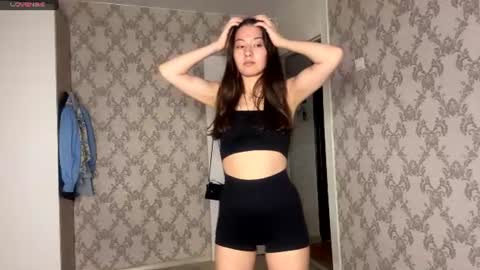 Snapshot of sweet_ember chatting on 07/17/26, 04:56 Hot heart Kely online show from 07/17/26, 04:56