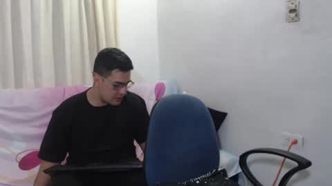 Snapshot of sweet_fantasy_couple chatting on 01/27/25, 03:26 sweet_fantasy_couple online show from 01/27/25, 03:26
