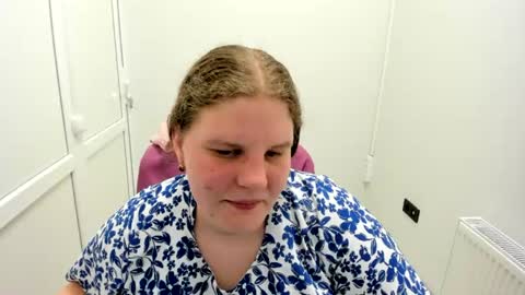 Snapshot of sweet_karla_la chatting on 06/18/26, 12:31 Karla online show from 06/18/26, 12:31