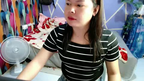 Snapshot of sweet_kendallxxxx chatting on 12/24/24, 02:10 Nicahhh online show from 12/24/24, 02:10