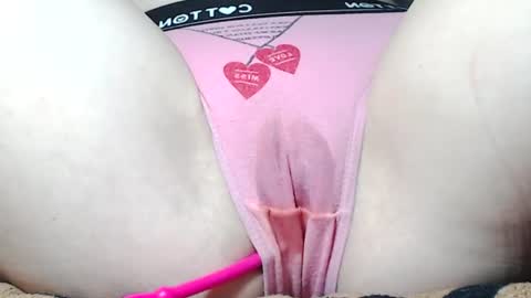 Snapshot of sweet_kitten25 chatting on 06/25/26, 08:19 Kitten online show from 06/25/26, 08:19