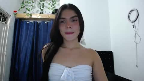 Lady online show from 12/19/25, 01:01
