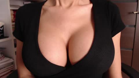 Jen online show from 10/20/25, 07:42