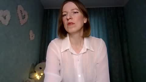 sweet_lilbunny online show from 09/17/25, 02:13