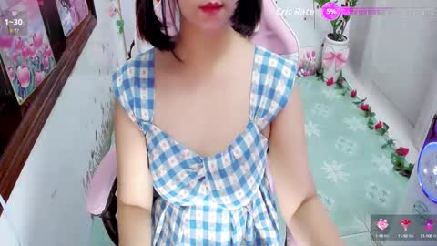 Snapshot of sweet_lily0 chatting on 10/18/25, 09:04 Lily online show from 10/18/25, 09:04
