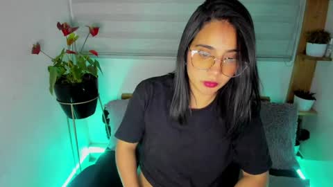 Snapshot of sweet_lina1 chatting on 05/18/26, 01:24 Lina online show from 05/18/26, 01:24
