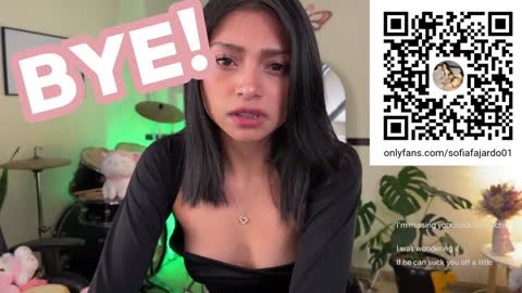 Snapshot of sweet_littleee chatting on 01/16/25, 03:23 free private online show from 01/16/25, 03:23