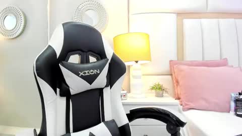 Luciana online show from 11/25/25, 06:30