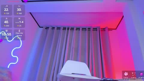 Snapshot of sweet_mackensy chatting on 11/28/25, 12:02 Miss Mackensy online show from 11/28/25, 12:02