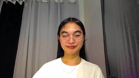 Snapshot of sweet_mariax chatting on 03/04/25, 12:33 Maria Stella online show from 03/04/25, 12:33