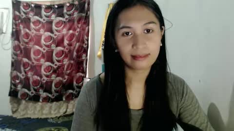 Snapshot of sweet_mariexxo chatting on 12/04/25, 02:21 Marie online show from 12/04/25, 02:21
