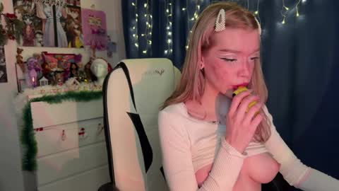 Snapshot of sweet_melissa133 chatting on 12/31/24, 09:39 Melissa. Join me on Fansly link in social medias online show from 12/31/24, 09:39