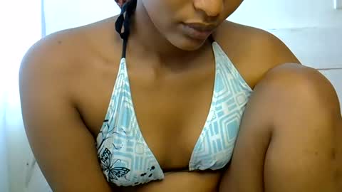 Snapshot of sweet_melod chatting on 07/14/26, 11:27 Linda online show from 07/14/26, 11:27