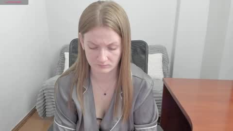 Mila online show from 04/21/26, 02:51