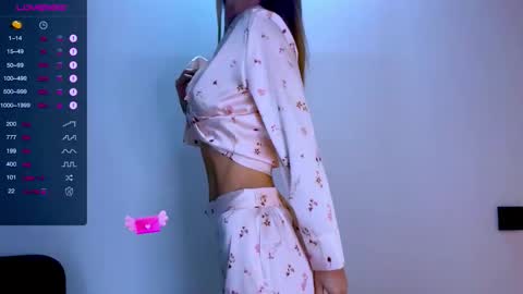 Mia online show from 09/24/25, 12:08