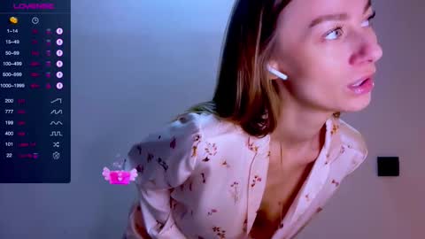 Mia online show from 10/11/25, 12:04