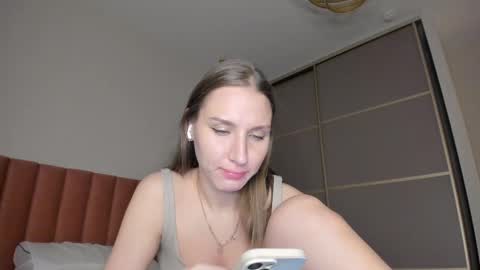 Snapshot of sweet_miss381 chatting on 03/05/25, 01:06 Sofi online show from 03/05/25, 01:06