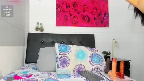 Snapshot of sweet_moniicaa chatting on 02/15/25, 10:33 Monica online show from 02/15/25, 10:33