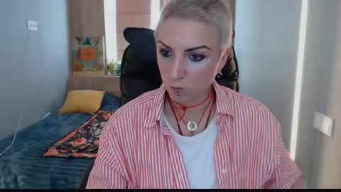 Snapshot of sweet_n_strong chatting on 06/09/26, 12:17 sweet_n_strong online show from 06/09/26, 12:17