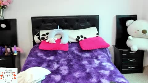 Nhaomy online show from 10/20/25, 07:36