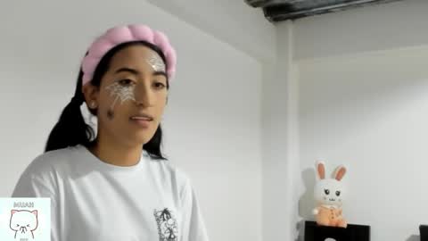 Nhaomy online show from 10/31/25, 08:32