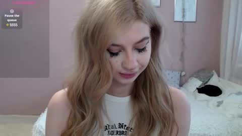 Snapshot of sweet_nicole_333 chatting on 03/06/25, 11:36 sweet_nicole_333 online show from 03/06/25, 11:36