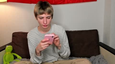 kira online show from 12/01/24, 07:14