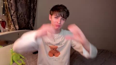 kira online show from 02/28/25, 07:46