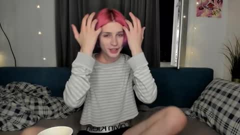 kira online show from 09/12/25, 07:58