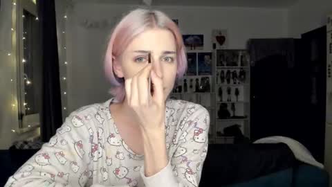 kira online show from 11/03/25, 07:04