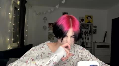 kira online show from 11/15/25, 05:09