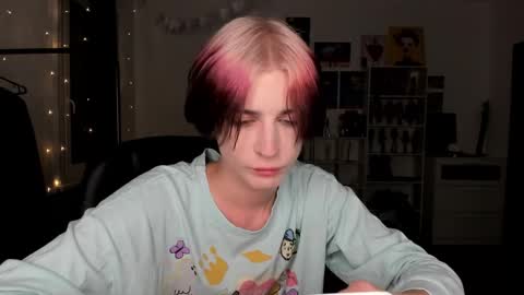 kira online show from 11/27/25, 08:00