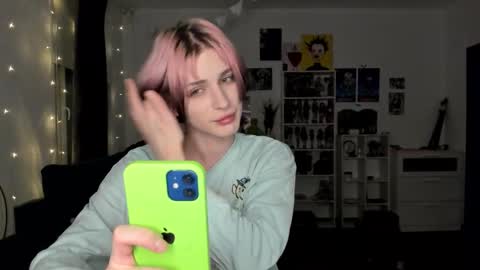 kira online show from 02/09/26, 04:44