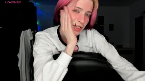 kira online show from 04/10/26, 04:23