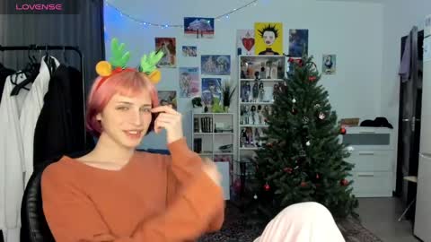 kira online show from 04/14/26, 07:31