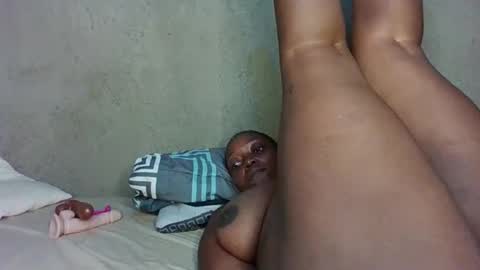 sweet_pie29 online show from 04/21/26, 02:51