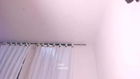 Snapshot of sweet_poetry chatting on 04/24/26, 11:07 Ev online show from 04/24/26, 11:07