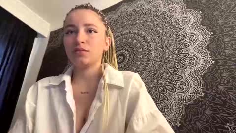 Snapshot of sweet_poisson_ chatting on 05/23/26, 07:07 MONIK online show from 05/23/26, 07:07