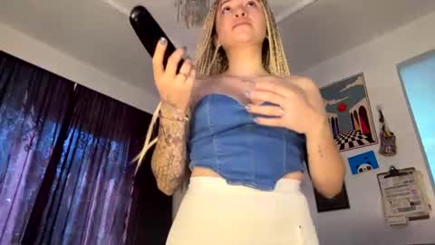 Snapshot of sweet_poisson_ chatting on 07/28/26, 08:52 MONIK online show from 07/28/26, 08:52