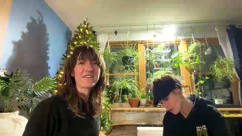 Snapshot of sweet_ramona chatting on 12/15/25, 02:49 Ramona online show from 12/15/25, 02:49